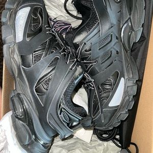 COPY - Balenciagas track sneaker size 42 (with extra balenciagas laces)